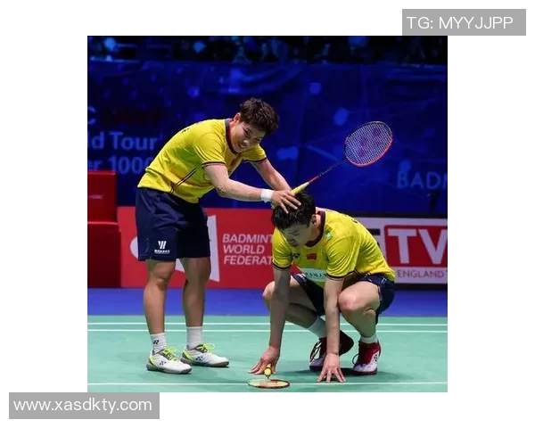 重庆羽毛球队与上海羽毛球队赛后复盘分析战术对决与表现总结